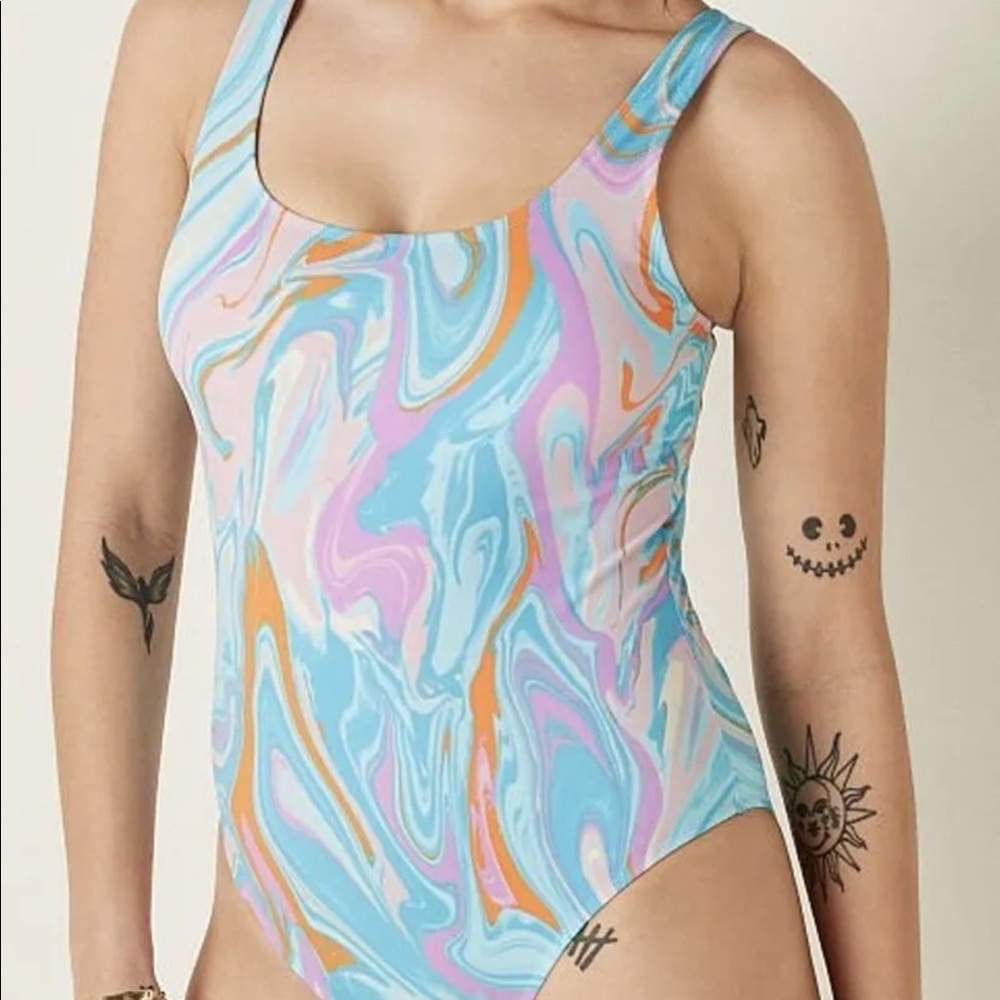 Victoria’s Secret Scoop One Piece Swimsuit Large High Leg Cheeky Bathing Suit